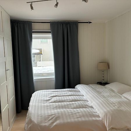 Sentral 4-Roms Leilighet I Trollbakken Tromsø Kültér fotó
