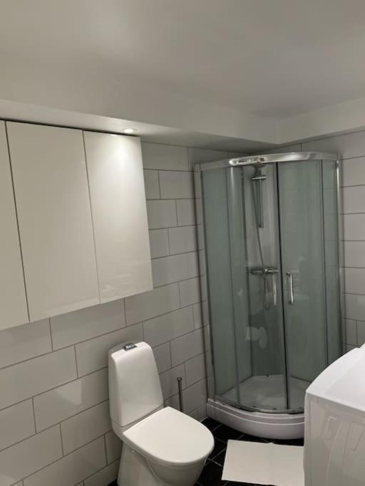 Sentral 4-Roms Leilighet I Trollbakken Tromsø Kültér fotó